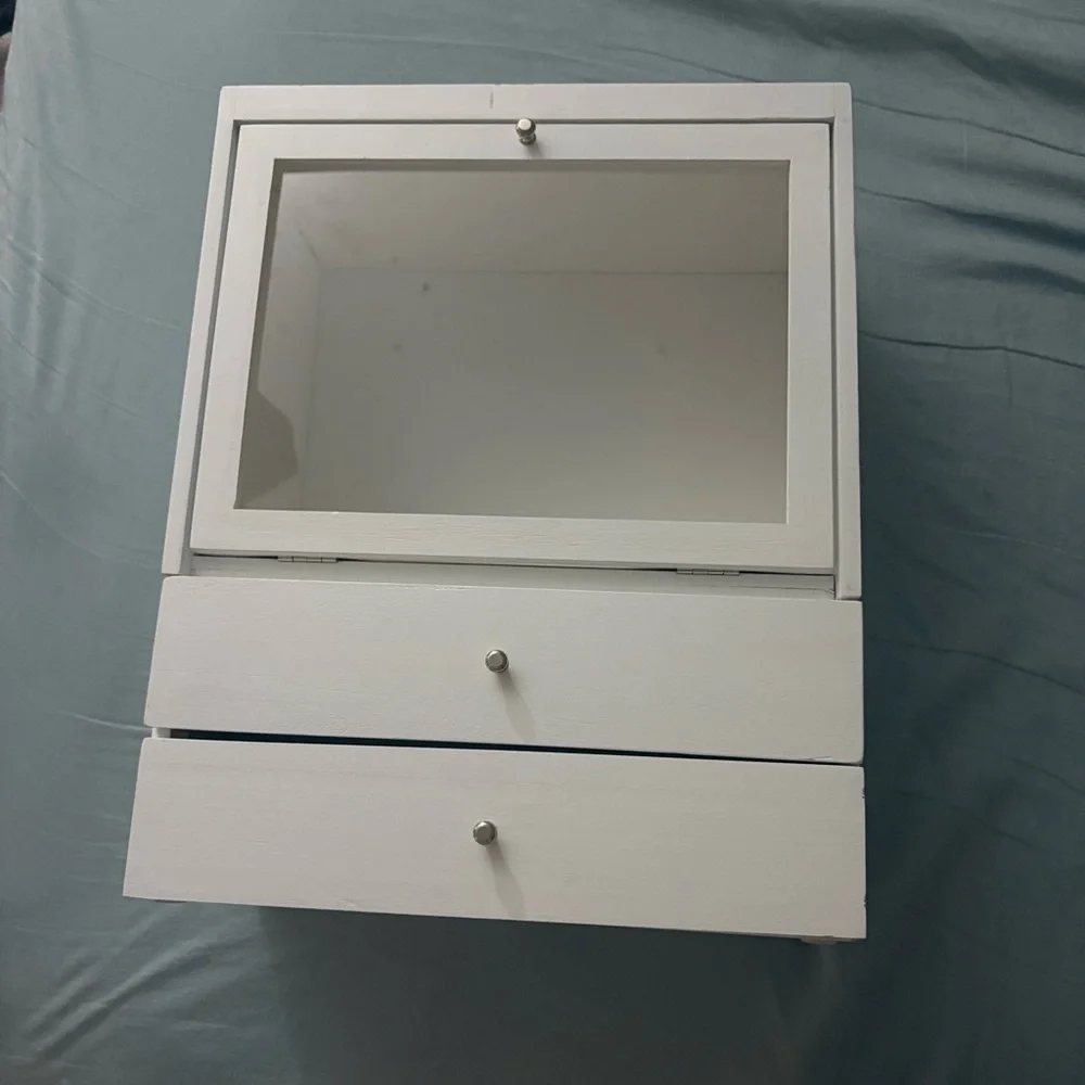 White and Tan Jewelry Organizer